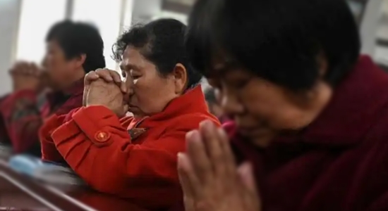 Chinese worshipers